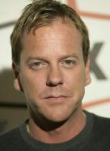 24-karju Kiefer Sutherland kammoaa peilejä