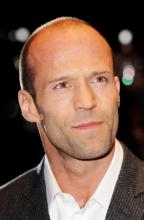 Jason Statham pistää halki poikki ja pinoon