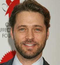 Beverley Hills, 90210 -tähtiä kaivetaan naftaliinista