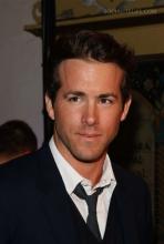 Ryan Reynolds laatikossa