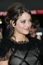 Marion Cotillard astuu vaaralliseen maailmaan